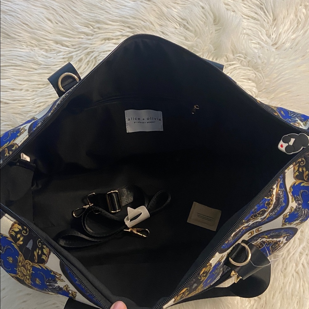 Alice+ Olivia Duffle Bag  Elegant Blue Tan color zipper two pockets on each side - Picture 5 of 12